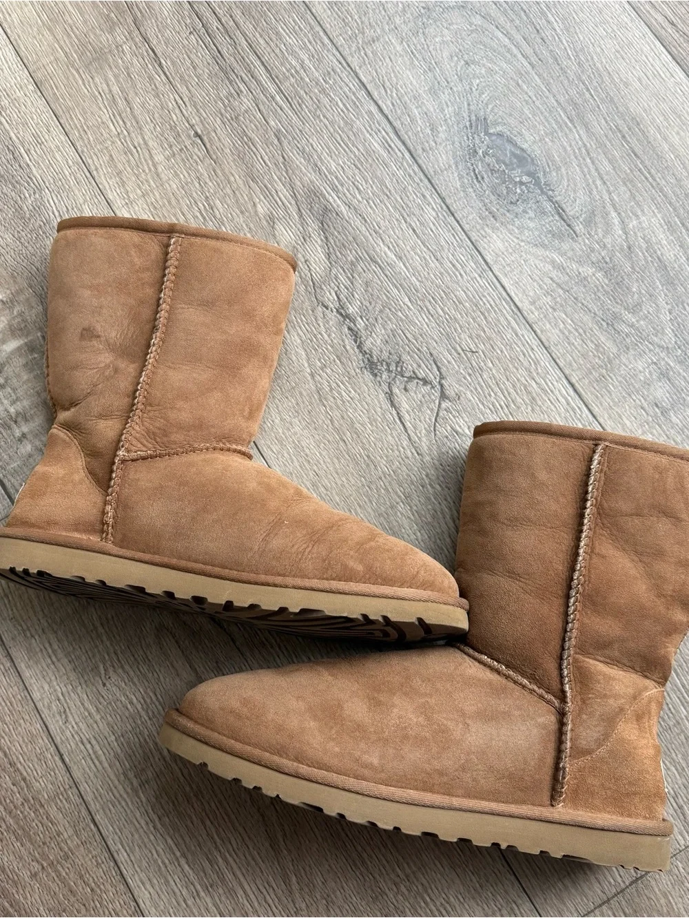 Ugg classic short women size 9 shearling chestnut boots